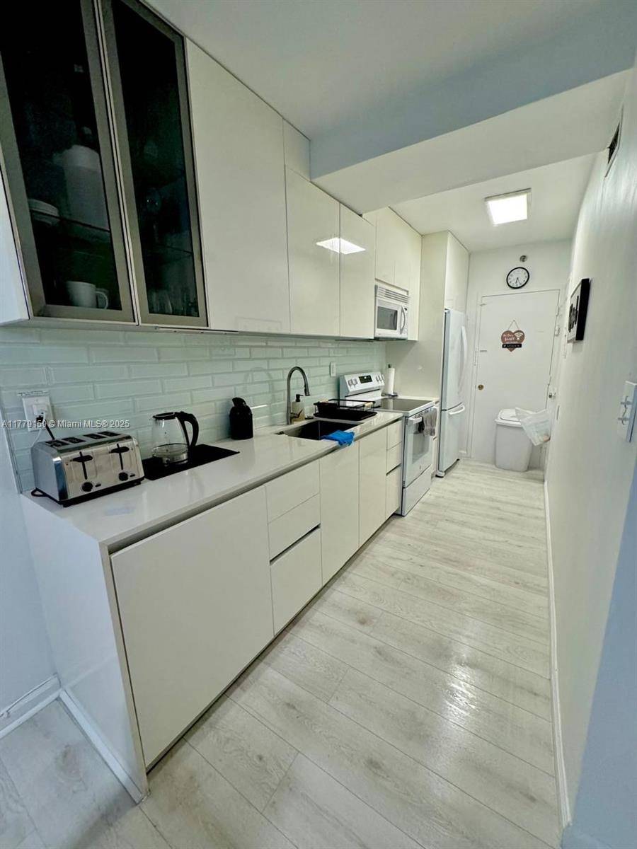 Miami Beach, FL 33139,100 Lincoln Rd #430