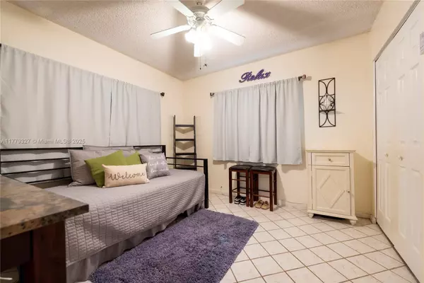 Margate, FL 33063,1040 Country Club Dr #101