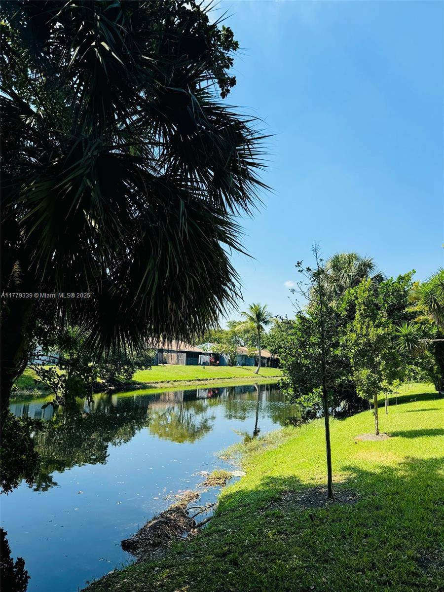 Sunrise, FL 33351,4215 N University Dr #315