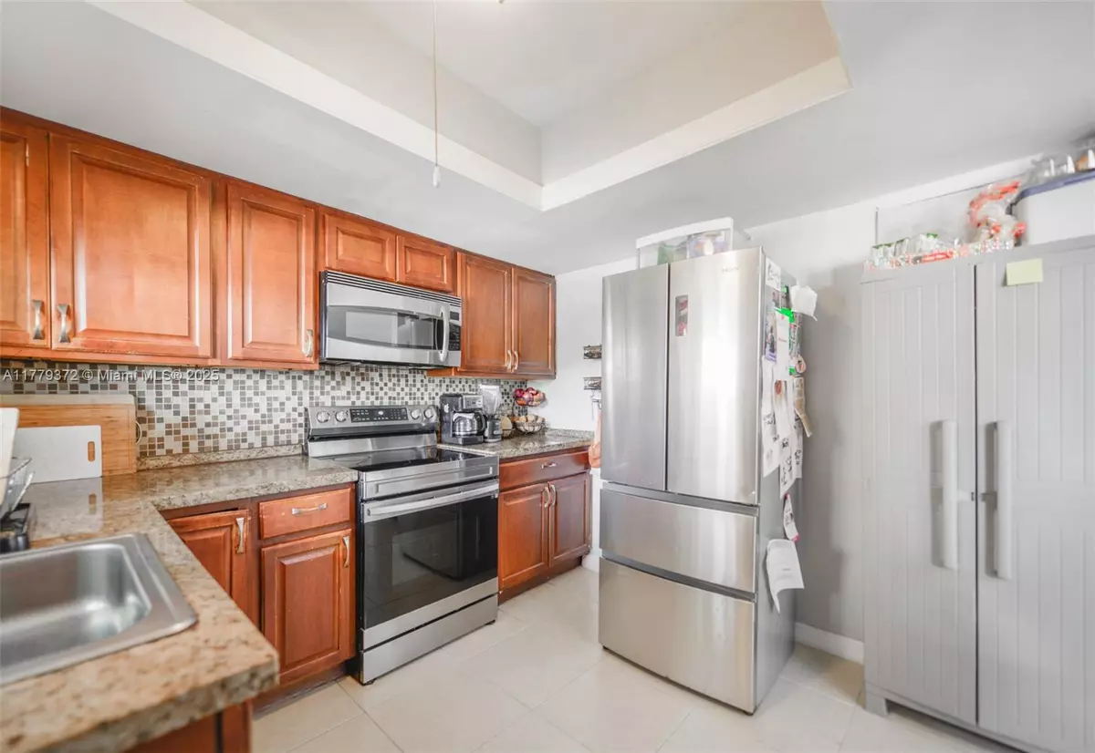 North Miami, FL 33181,11930 NE 19th Dr #16