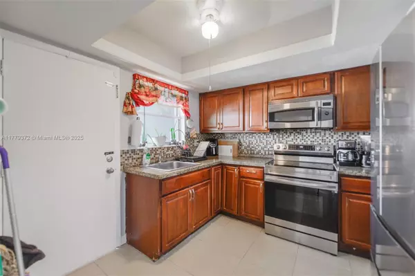 North Miami, FL 33181,11930 NE 19th Dr #16