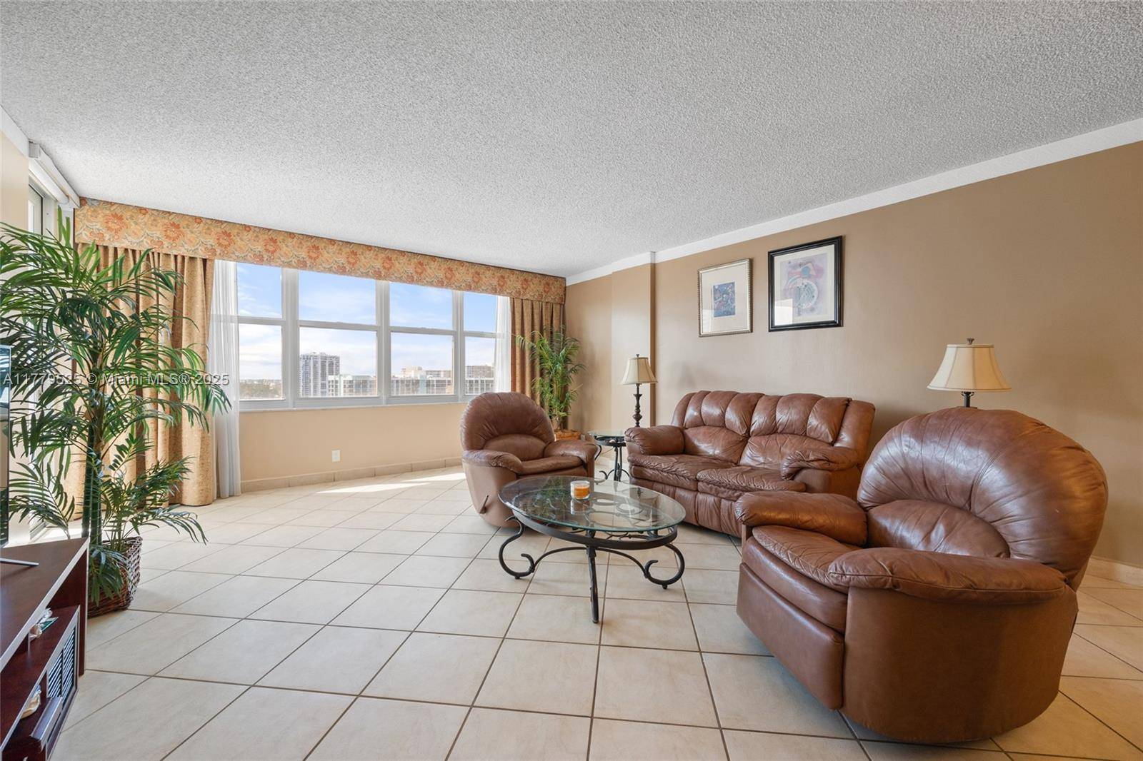 Hollywood, FL 33019,3725 S Ocean Dr #1124