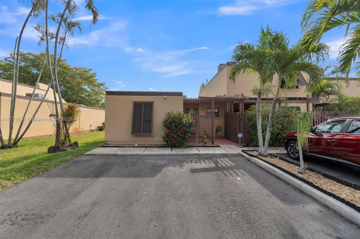 Pembroke Pines, FL 33026,1341 E Golfview Dr