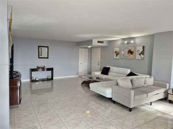 Hallandale Beach, FL 33009,1912 S Ocean Dr #17C