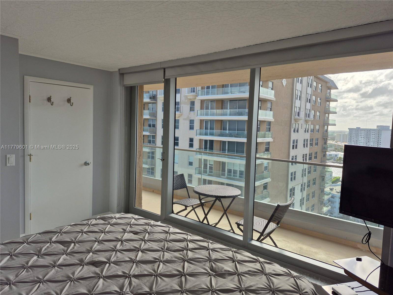 Hallandale Beach, FL 33009,1912 S Ocean Dr #17C