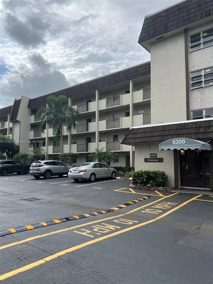 Lauderhill, FL 33319,6200 NW 44th St #204