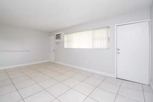 North Miami, FL 33181,Address not disclosed