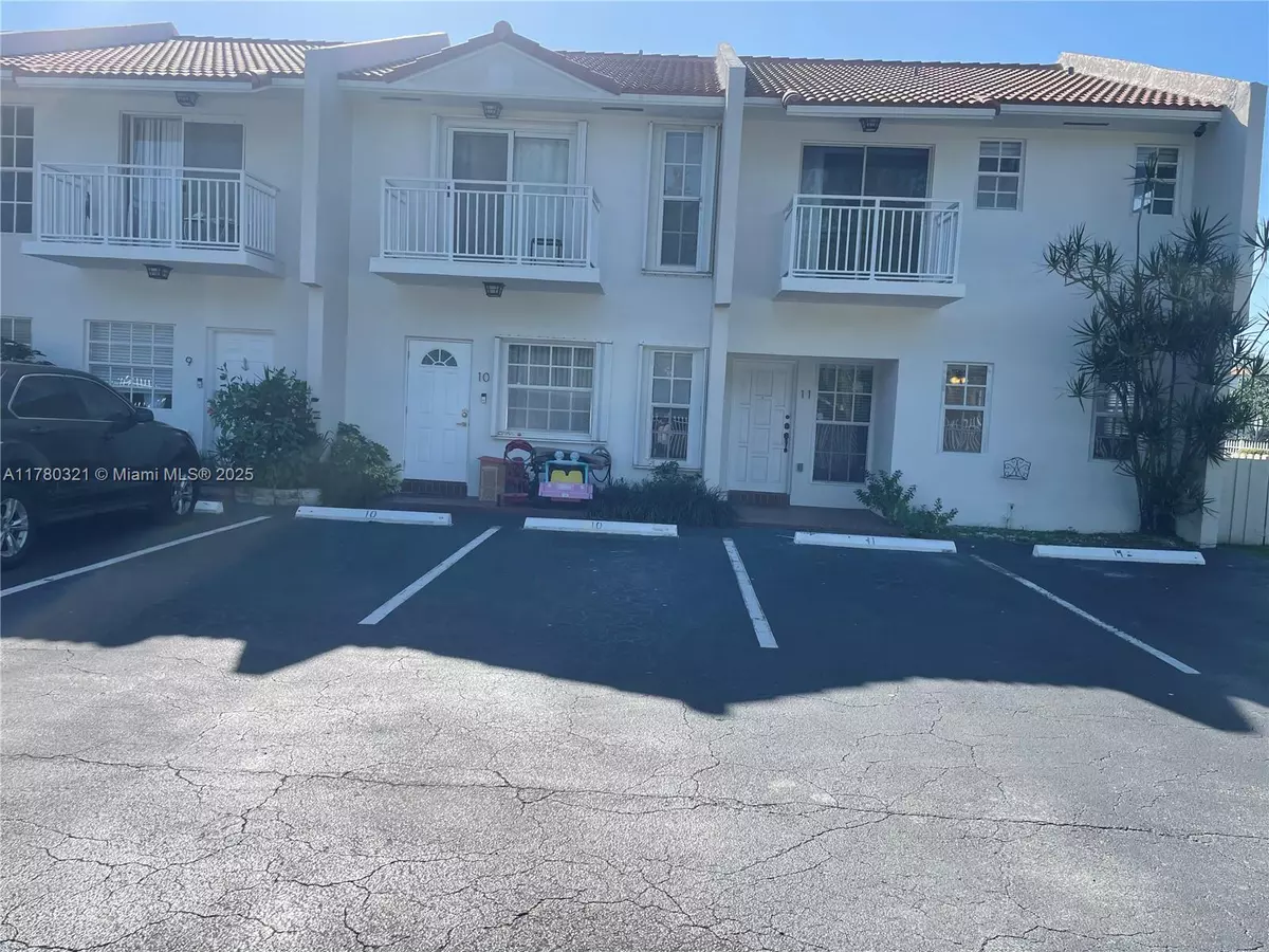 North Miami Beach, FL 33181,2050 NE 140 #11