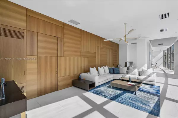 Miami Beach, FL 33140,5875 Collins Ave #401