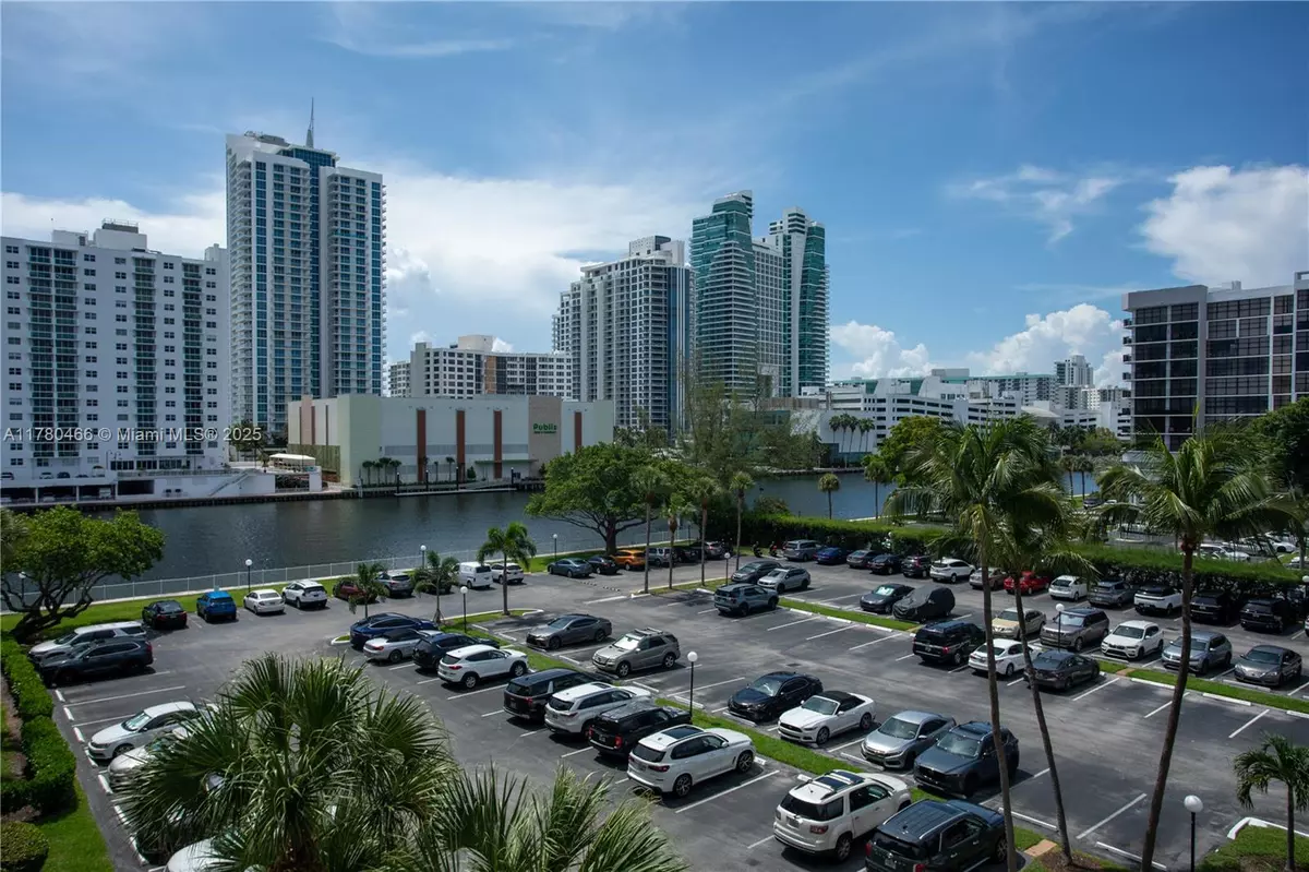 Hallandale Beach, FL 33009,800 Parkview Dr #512