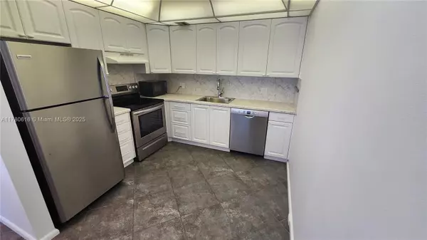 Deerfield Beach, FL 33442,4065 N Lyndhurst  N #4065