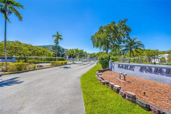Miami, FL 33179,920 NE 199th St #4S