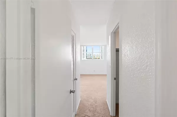 Sunny Isles Beach, FL 33160,19390 Collins Ave #611
