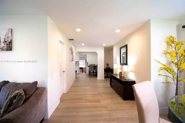 Lake Worth, FL 33460,405 N D St