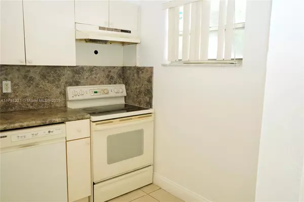 Sunrise, FL 33351,4215 N University Dr #301