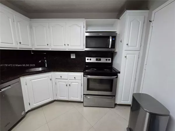 Aventura, FL 33160,2780 NE 183rd St #409
