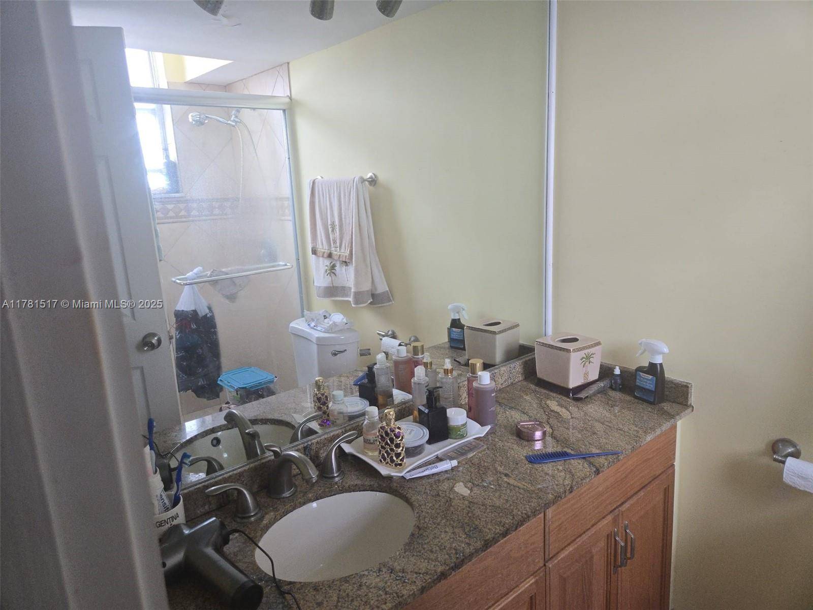 Miami Beach, FL 33141,6900 Bay Dr #8I