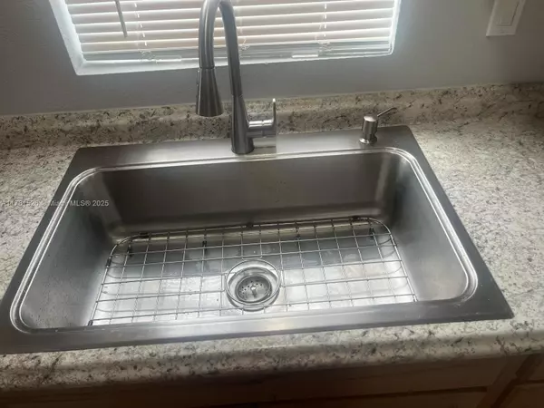 Other City - In The State Of Florida, FL 32621,7551 NE 97th Ct