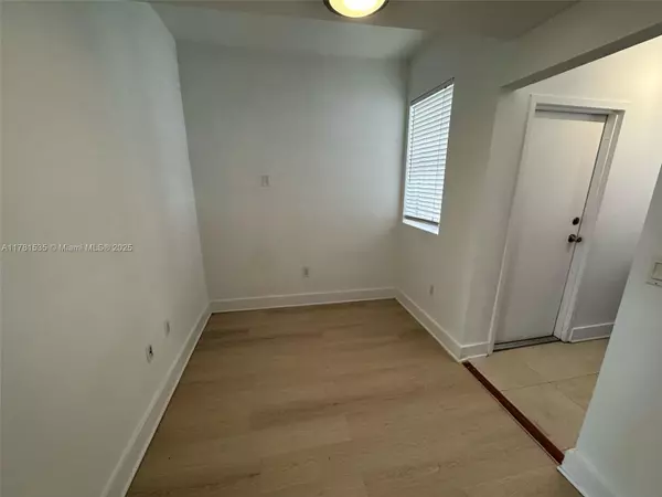 Miami Beach, FL 33139,1000 Meridian Ave #17