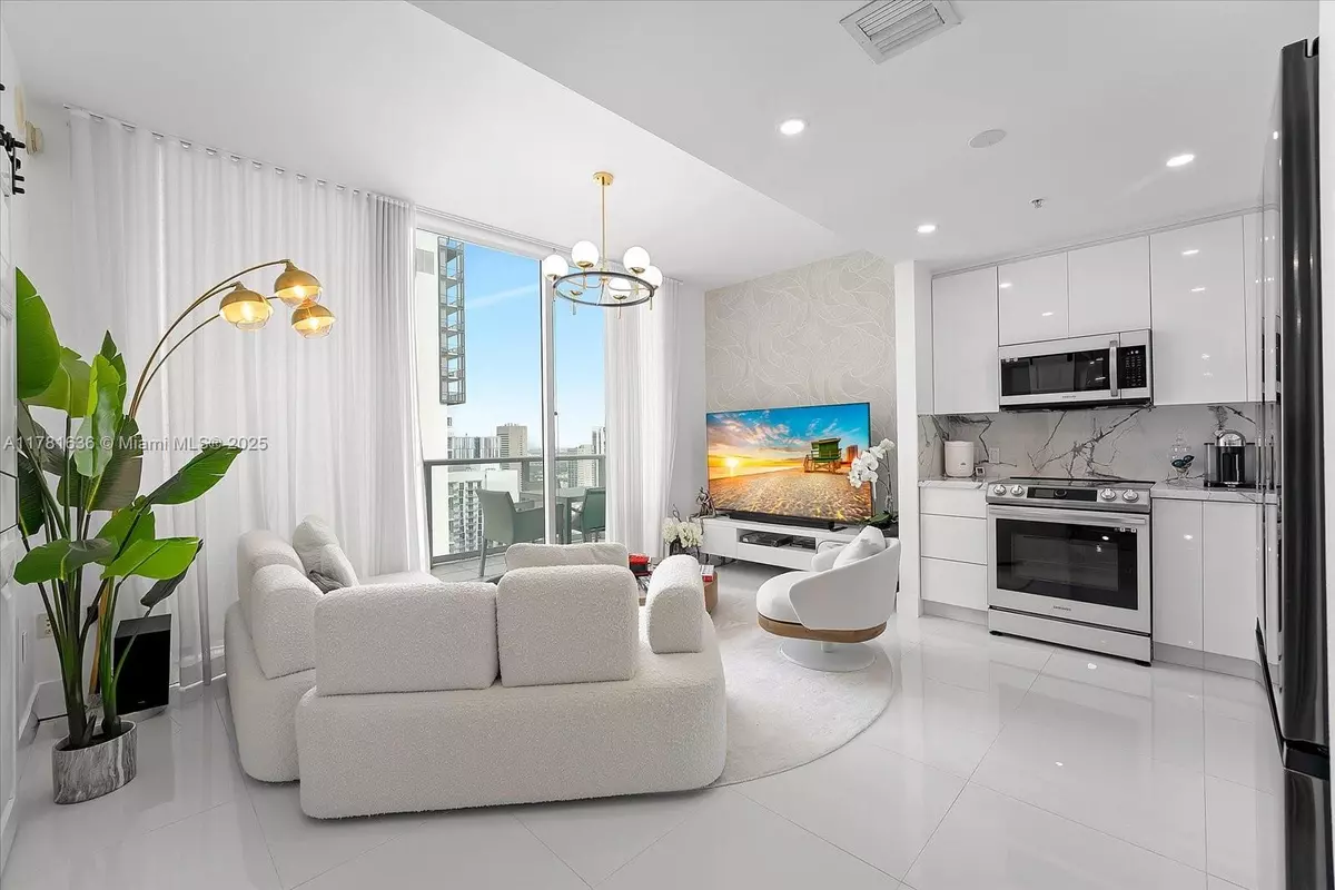 Miami, FL 33131,300 S Biscayne Blvd #T-3709