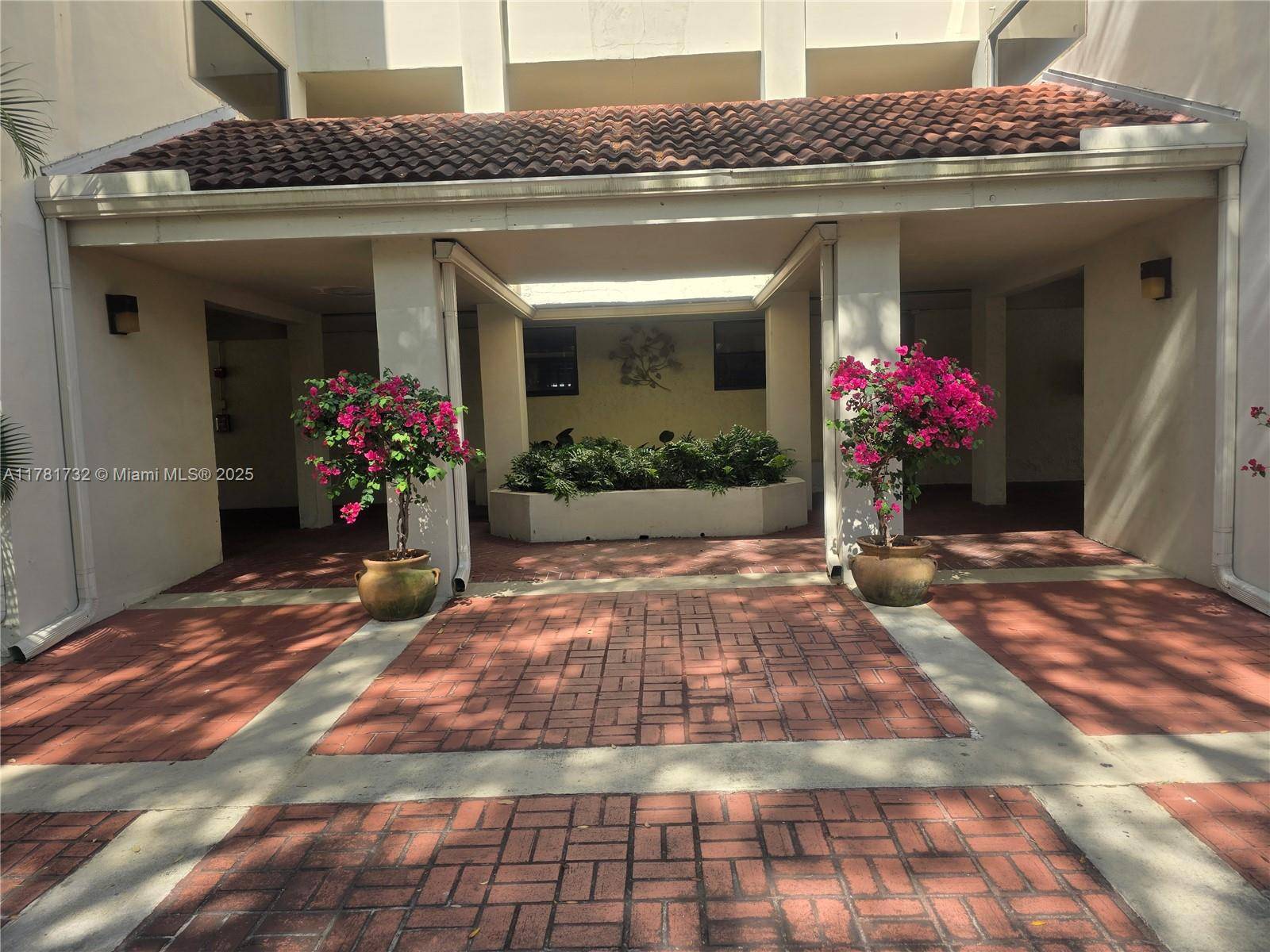 Oakland Park, FL 33309,110 Lake Emerald Dr #404