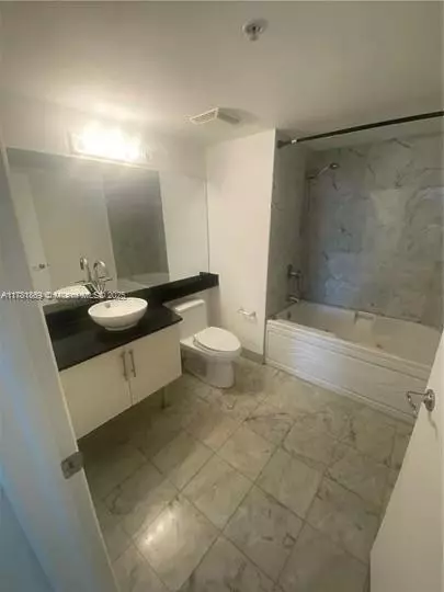 Miami, FL 33131,31 SE 5th St #409
