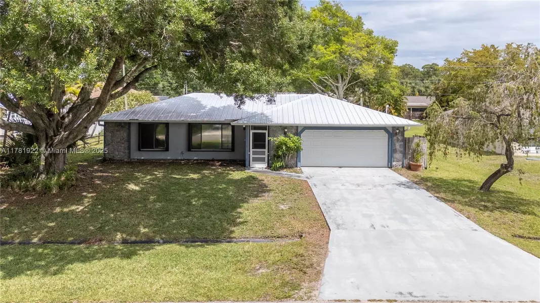 2311 SE Fruit Ave, Port St Lucie, FL 34952
