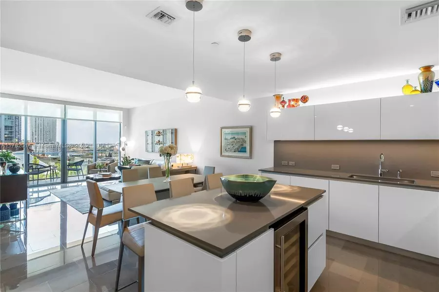 68 SE 6th Street #810, Miami, FL 33131