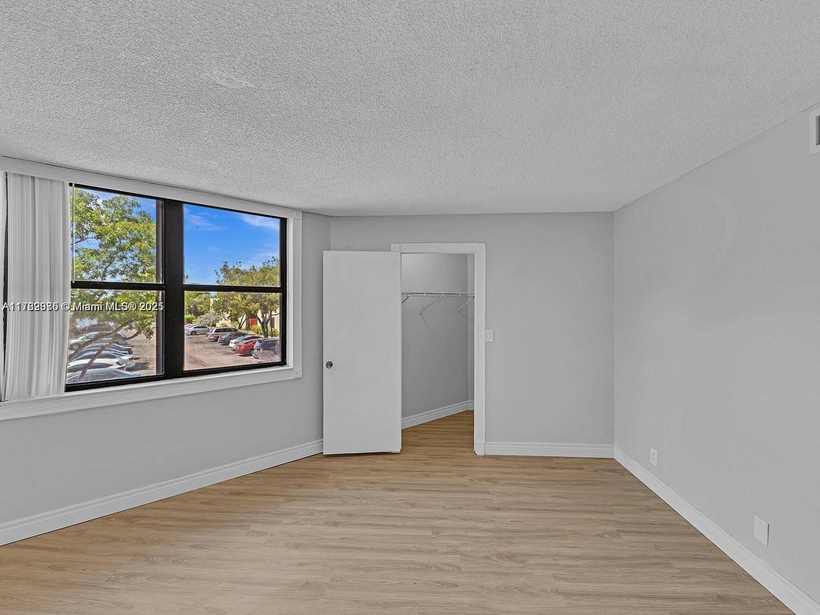 Oakland Park, FL 33309,215 Lake Pointe Dr #214