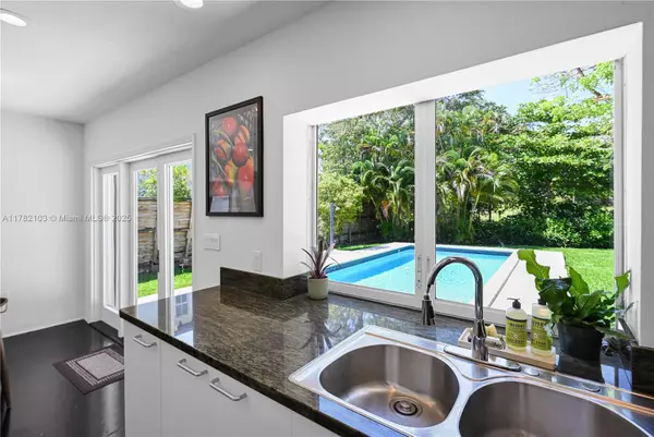 Miami, FL 33133,4121 Woodridge Rd