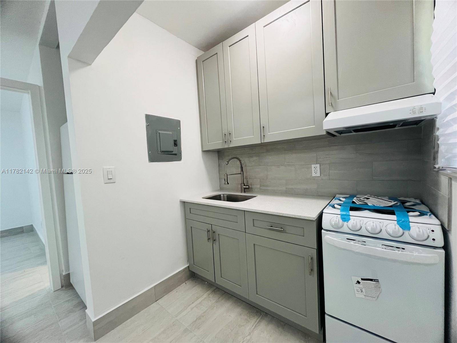 North Miami, FL 33161,13390 NE 6th Ave #6