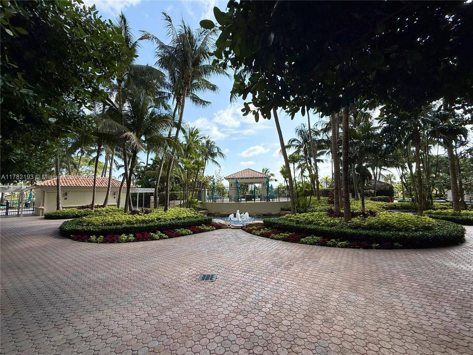 Aventura, FL 33180,19501 W Country Club Dr #2014