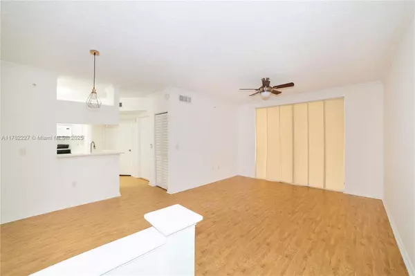 Sunny Isles Beach, FL 33160,17150 N Bay Rd #2322