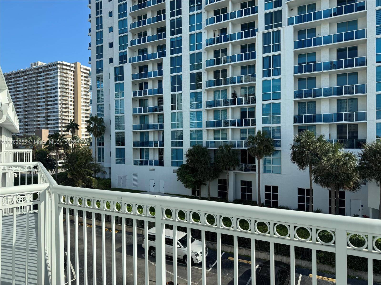 Hallandale Beach, FL 33009,1913 S Ocean Dr #411