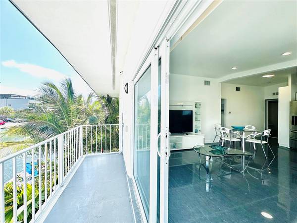3751 NE 170th St #4, North Miami Beach, FL 33160