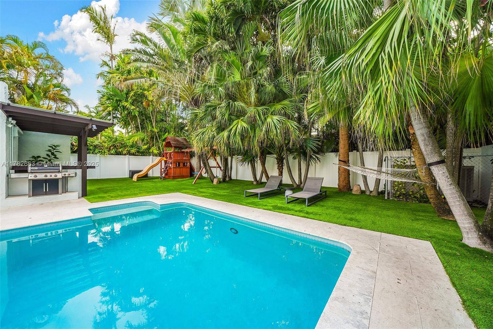 Miami Beach, FL 33140,5237 La Gorce Dr
