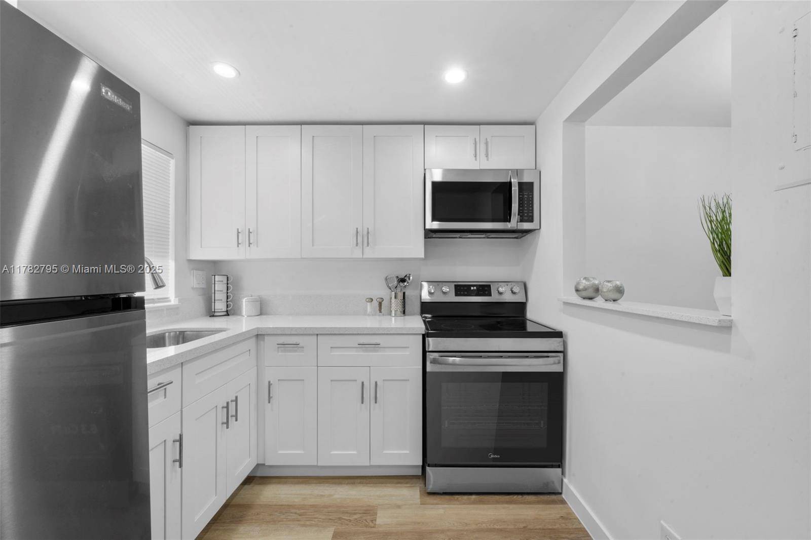 Sunrise, FL 33322,9601 Sunrise Lakes Blvd #206