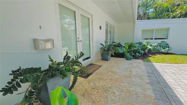 Pinecrest, FL 33156,7440 SW 126th St
