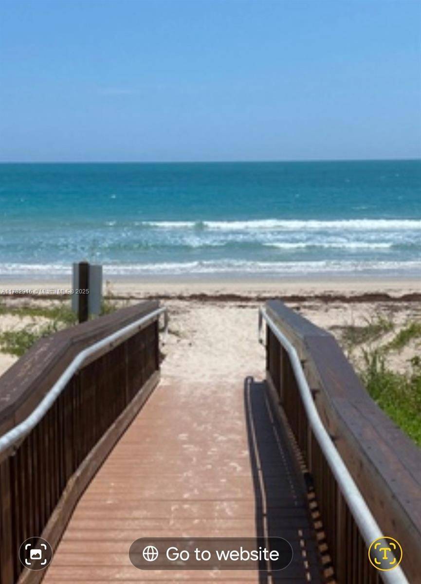 Hutchinson Island, FL 34949,3880 N North Highway A1A #102
