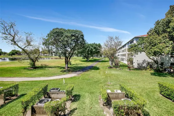 Pembroke Pines, FL 33027,300 SW 134th Way #212E