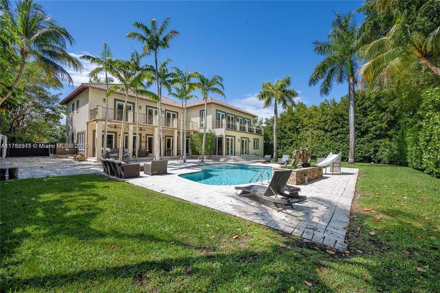 31 Island Dr, Key Biscayne, FL 33149