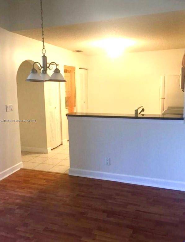 Coral Springs, FL 33067,5621 Riverside Dr #204A1
