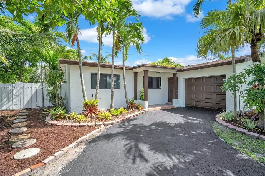 11310 NW 35th St, Sunrise, FL 33323