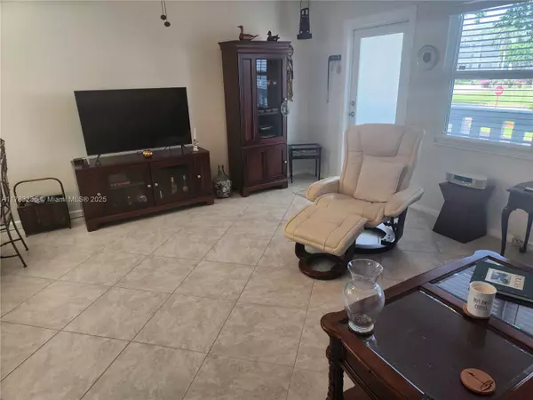 Deerfield Beach, FL 33442,2114 E Cambridge  E #2114