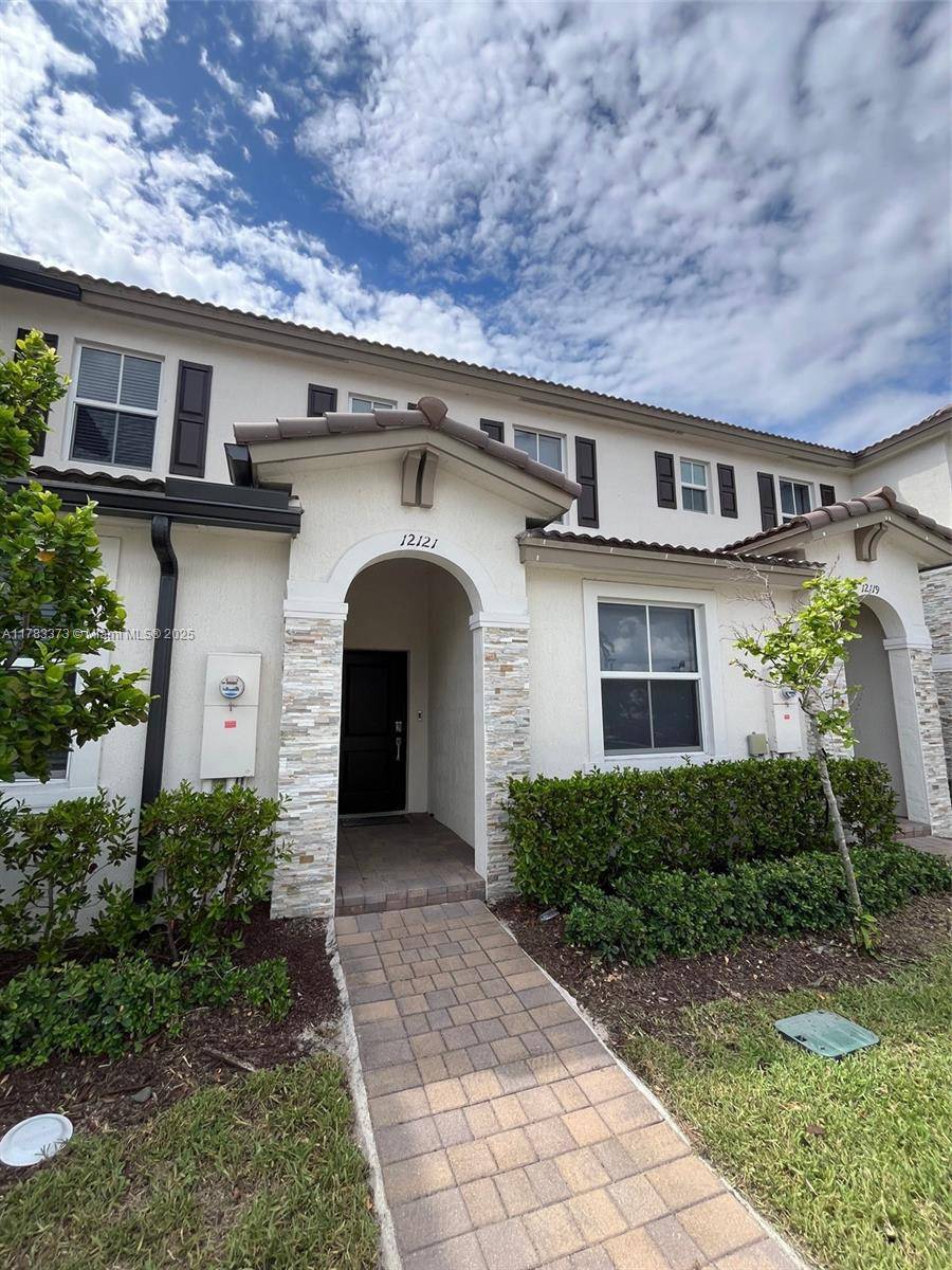12121 NW 23 court #12121, Miami, FL 33167