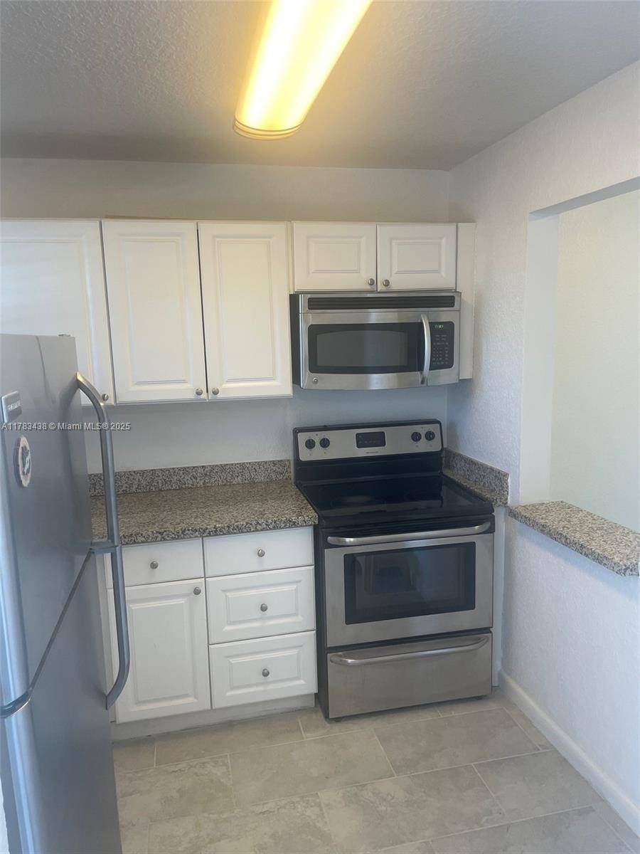 Sunrise, FL 33322,8500 Sunrise Lakes Blvd #106