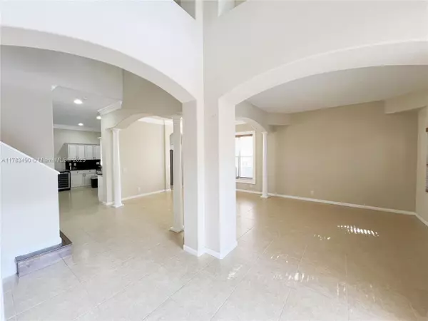Weston, FL 33327,1983 Harbor View Cir #1983
