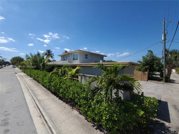 312 N 9th Ave N, Lake Worth, FL 33460