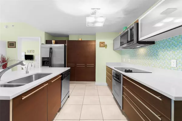 Miami, FL 33132,1900 N Bayshore Dr #2404