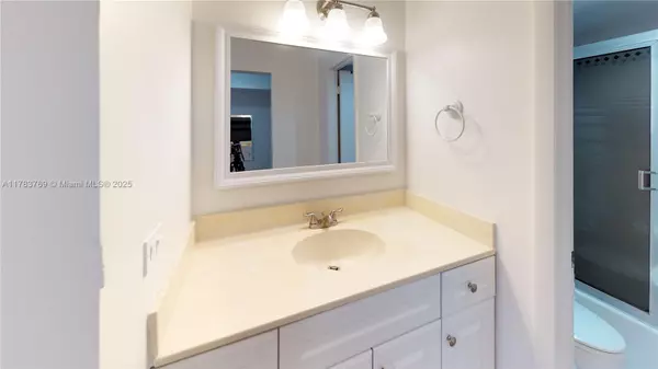 North Miami Beach, FL 33160,3665 NE 167th St #501